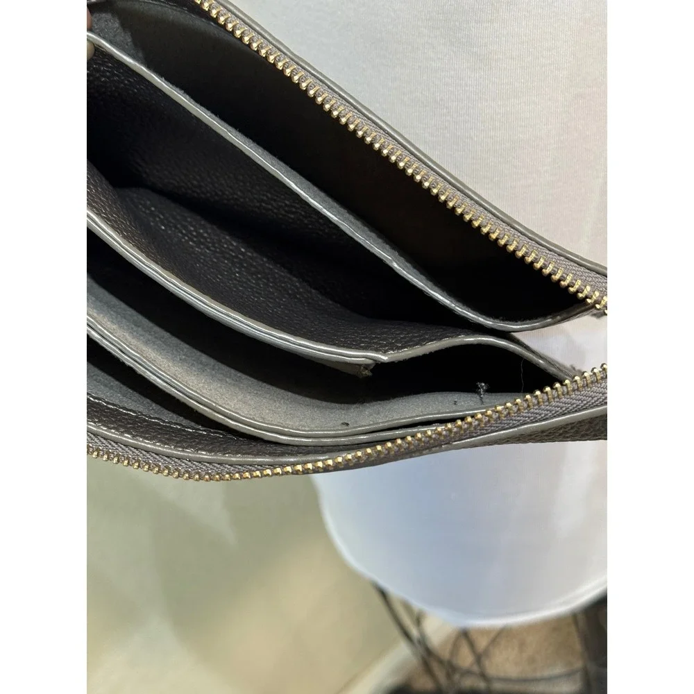 Vegan Leather‎ Grey Shimmer Crossbody Clutch Wristlet Purse Compartments NWT